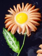 ЗАВТРАК: ромашки из сосисок с яйцами