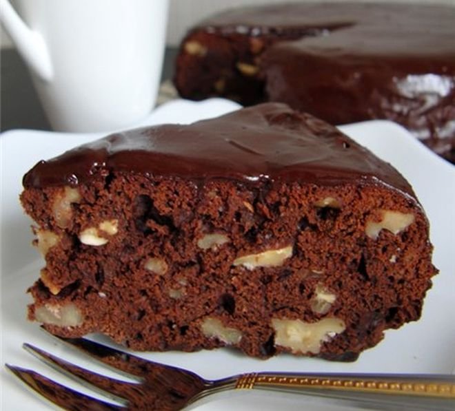 Шоколадный торт: с орехами
